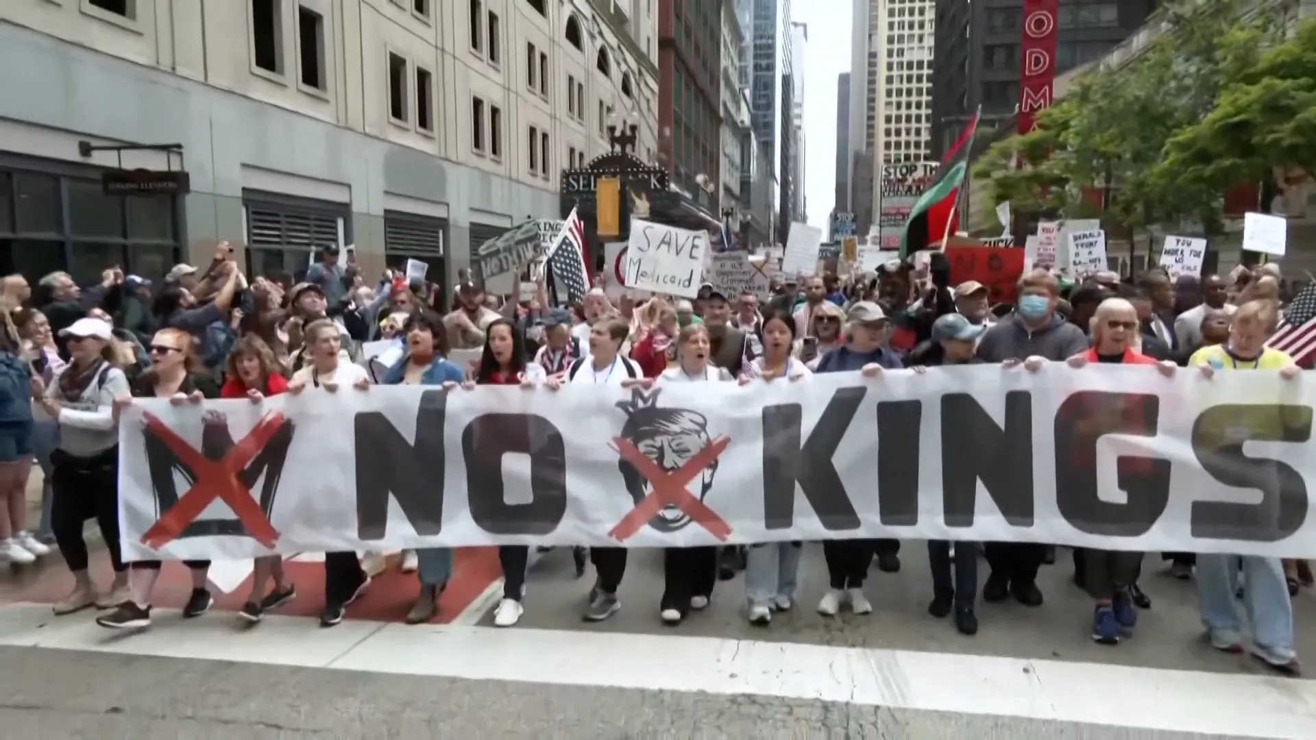 Manifestations à Paris contre la monarchie