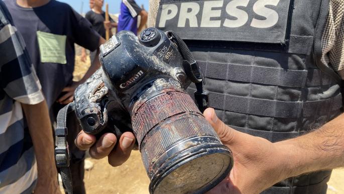 تكريم مصوري غزة بجائزة القلم الذهبي لحرية الصحافة
